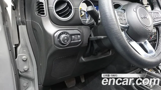 Jeep Wrangler 2023 — фото 12