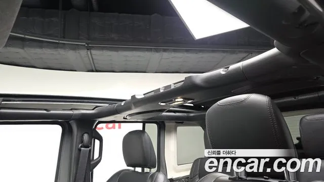 Jeep Wrangler 2023 — фото 18