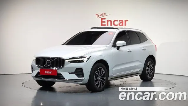 Volvo XC60 2022 — фото 1
