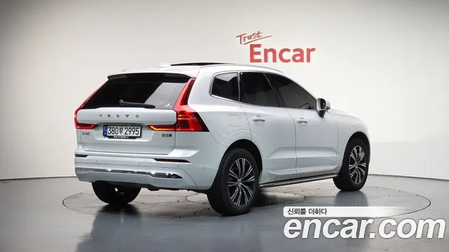 Volvo XC60 2022 — фото 2