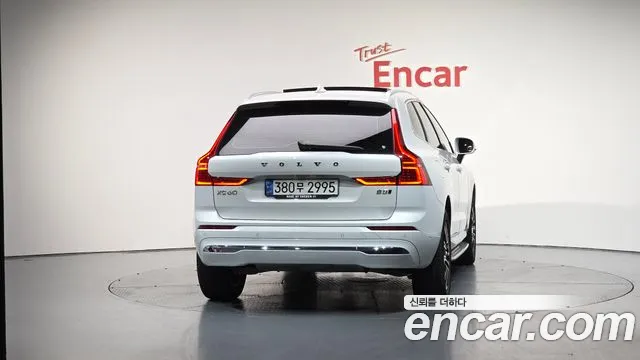 Volvo XC60 2022 — фото 4