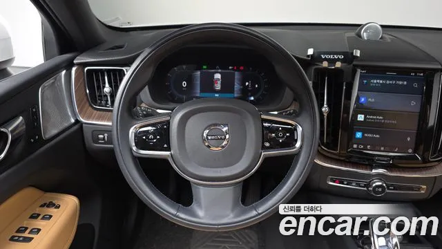 Volvo XC60 2022 — фото 13