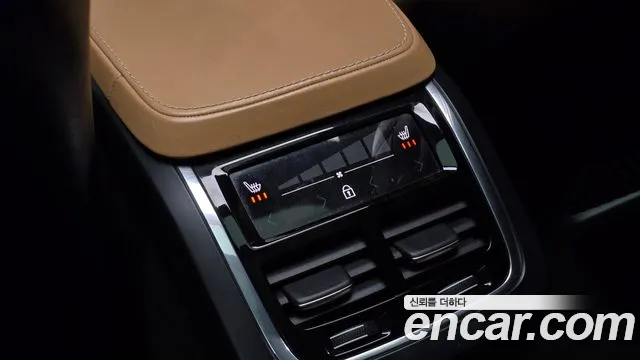 Volvo XC90 2021 — фото 19