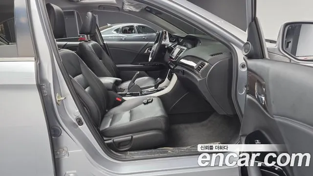 Honda Accord 2017 — фото 10