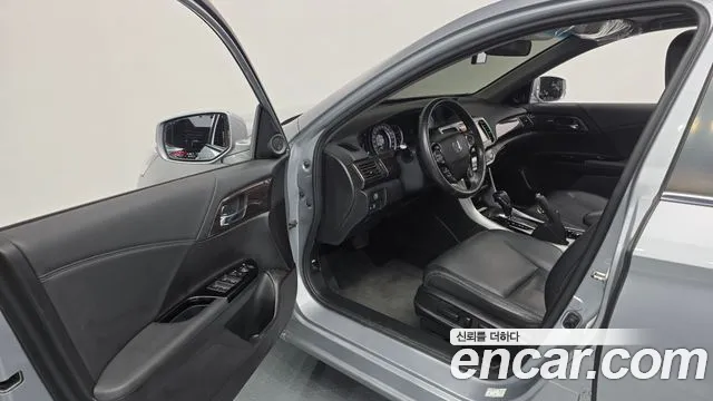 Honda Accord 2017 — фото 11