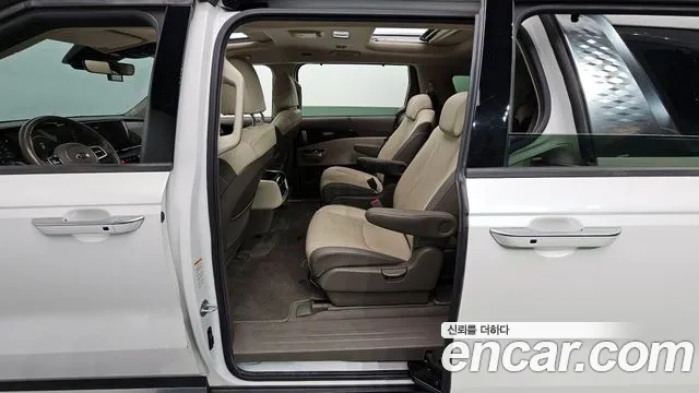 Kia Canival 2021 — фото 11