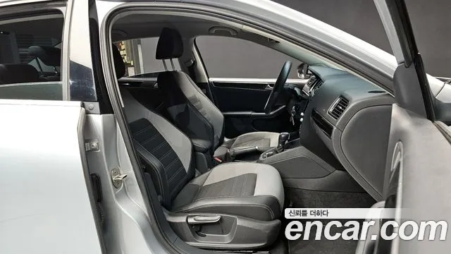 Volkswagen Jetta 2015 — фото 10