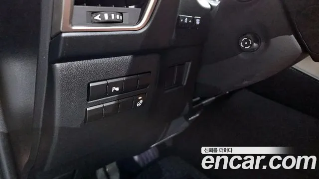 Lexus NX 2017 — фото 14