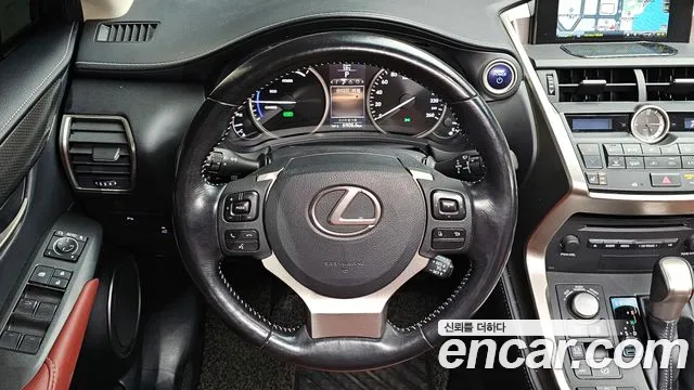 Lexus NX 2017 — фото 15
