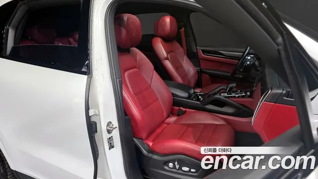 Porsche Cayenne 2019 — фото 12