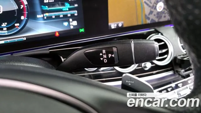Mercedes-Benz E-Class 2017 — фото 9