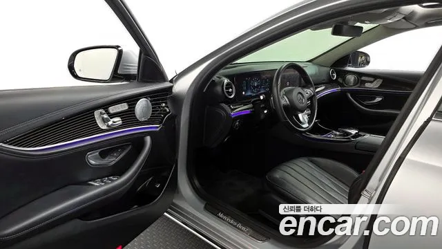 Mercedes-Benz E-Class 2017 — фото 10