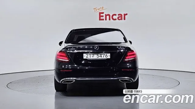 Mercedes-Benz E-Class 2017 — фото 4