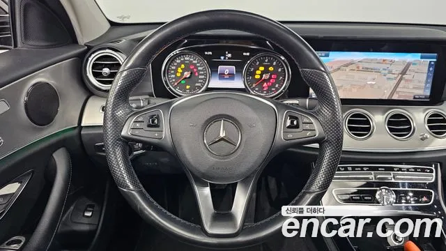 Mercedes-Benz E-Class 2017 — фото 13