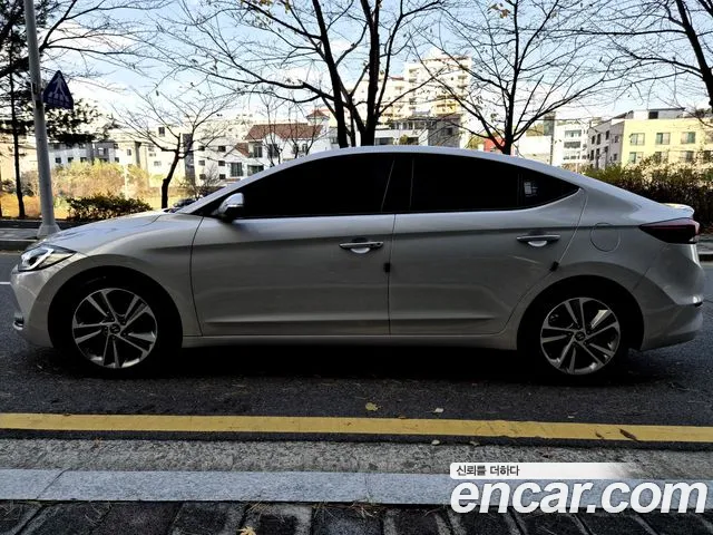 Hyundai AVANTE 2018 — фото 9