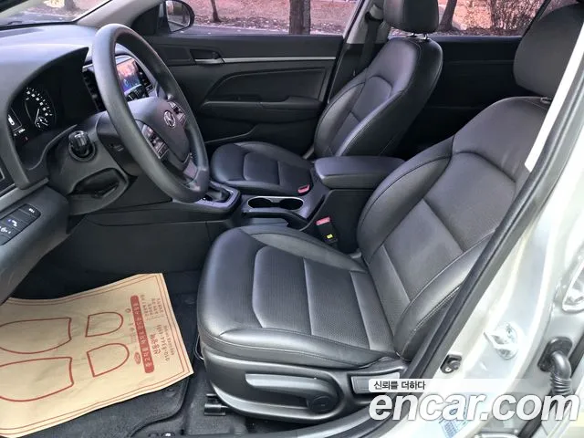 Hyundai AVANTE 2018 — фото 10