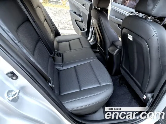 Hyundai AVANTE 2018 — фото 13
