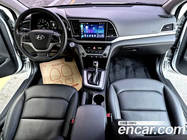 Hyundai AVANTE 2018 — фото 14