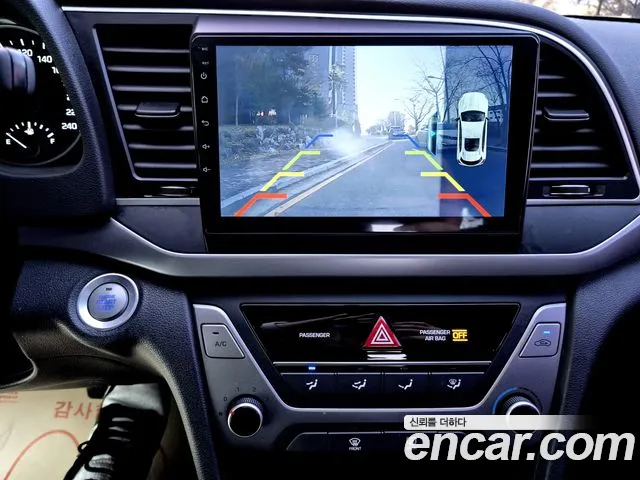 Hyundai AVANTE 2018 — фото 17