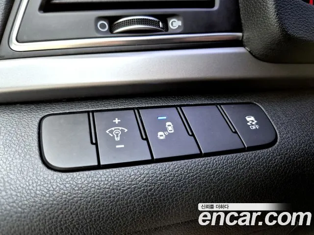 Hyundai AVANTE 2018 — фото 19