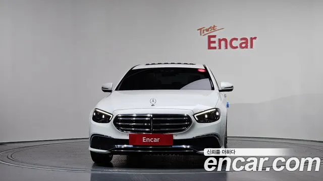 Mercedes-Benz E-Class 2022 — фото 3