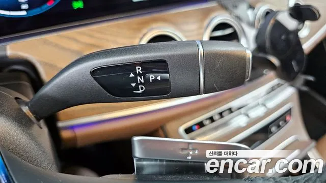 Mercedes-Benz E-Class 2022 — фото 9