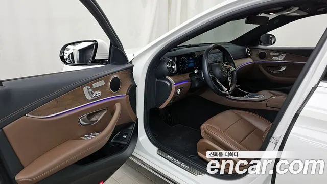 Mercedes-Benz E-Class 2022 — фото 10