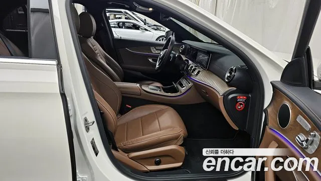 Mercedes-Benz E-Class 2022 — фото 11