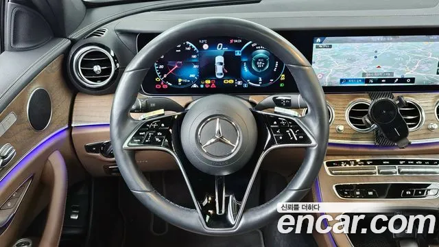 Mercedes-Benz E-Class 2022 — фото 13