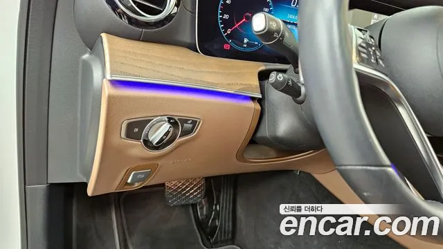 Mercedes-Benz E-Class 2022 — фото 16