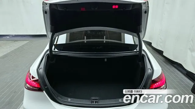 Mercedes-Benz E-Class 2022 — фото 20