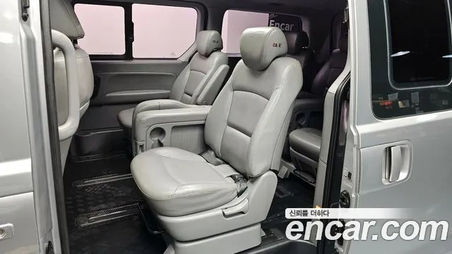 Hyundai Starex 2016 — фото 12