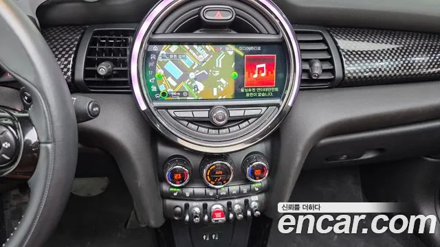 Mini Cooper Convertible 2020 — фото 15