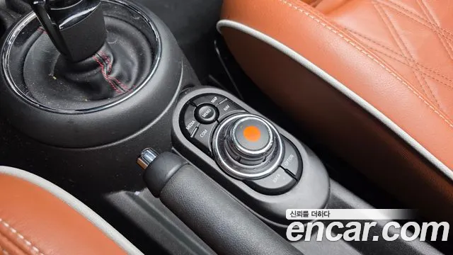Mini Cooper Convertible 2020 — фото 16