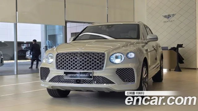 Bentley Bentayga 2025 — фото 1