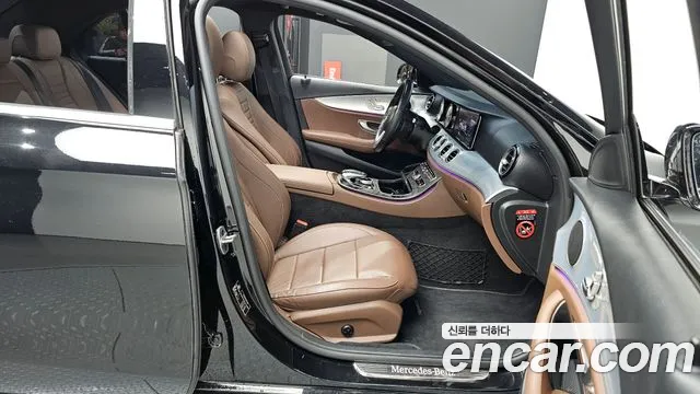 Mercedes-Benz E-Class 2020 — фото 11
