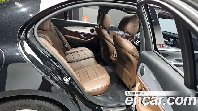 Mercedes-Benz E-Class 2020 — фото 12