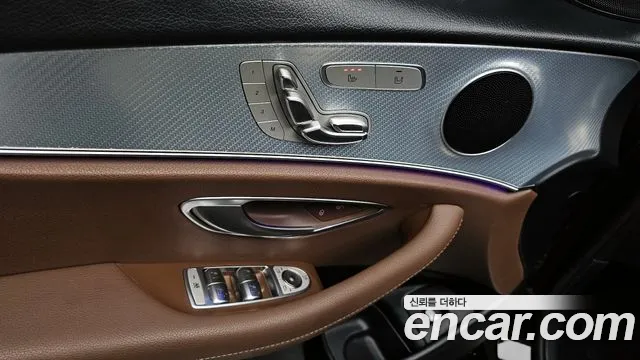 Mercedes-Benz E-Class 2020 — фото 17