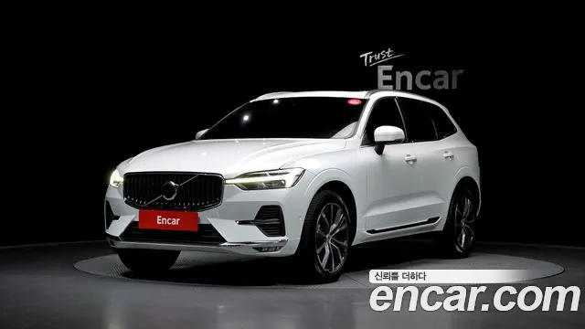 Volvo XC60 2022 — фото 1