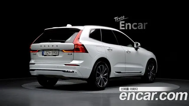 Volvo XC60 2022 — фото 2