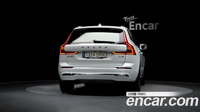 Volvo XC60 2022 — фото 4