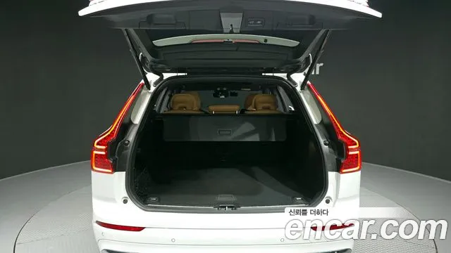 Volvo XC60 2022 — фото 20