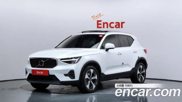 Volvo XC40 2023 — фото 1