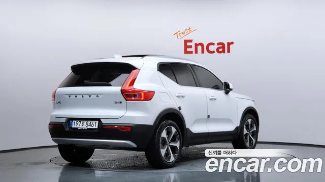 Volvo XC40 2023 — фото 2