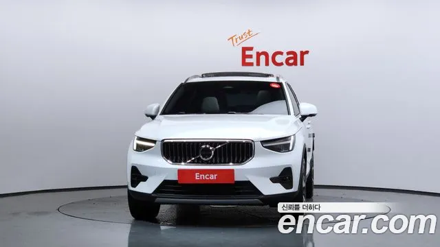 Volvo XC40 2023 — фото 3