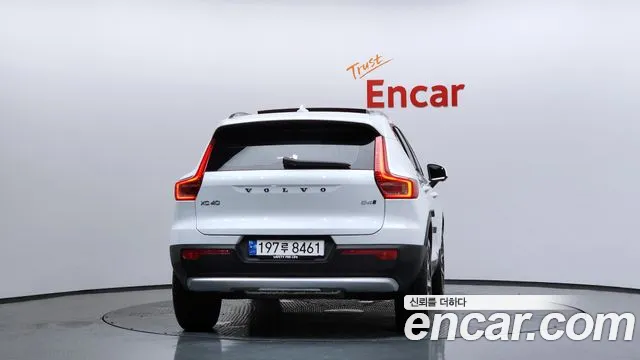 Volvo XC40 2023 — фото 4