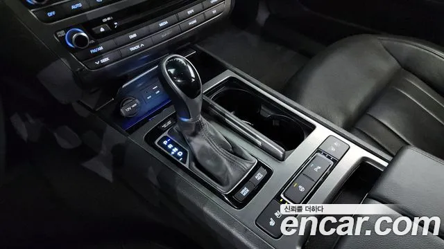 Hyundai Genesis 2016 — фото 9