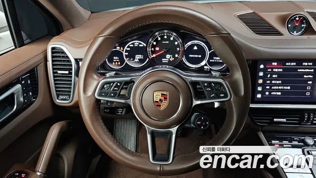 Porsche Cayenne 2023 — фото 13