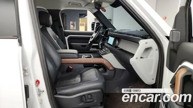 Land Rover Defender 2022 — фото 12