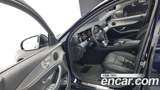 Mercedes-Benz E-Class 2018 — фото 10